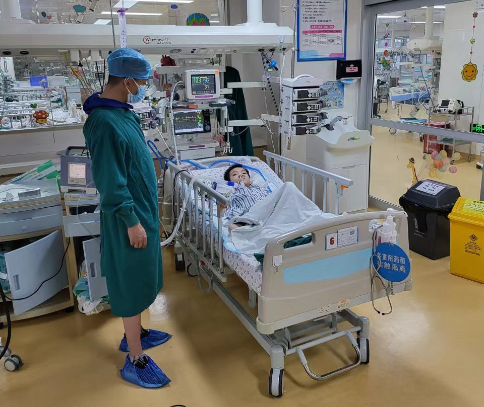 胡杨河市跨省救护车出租公司